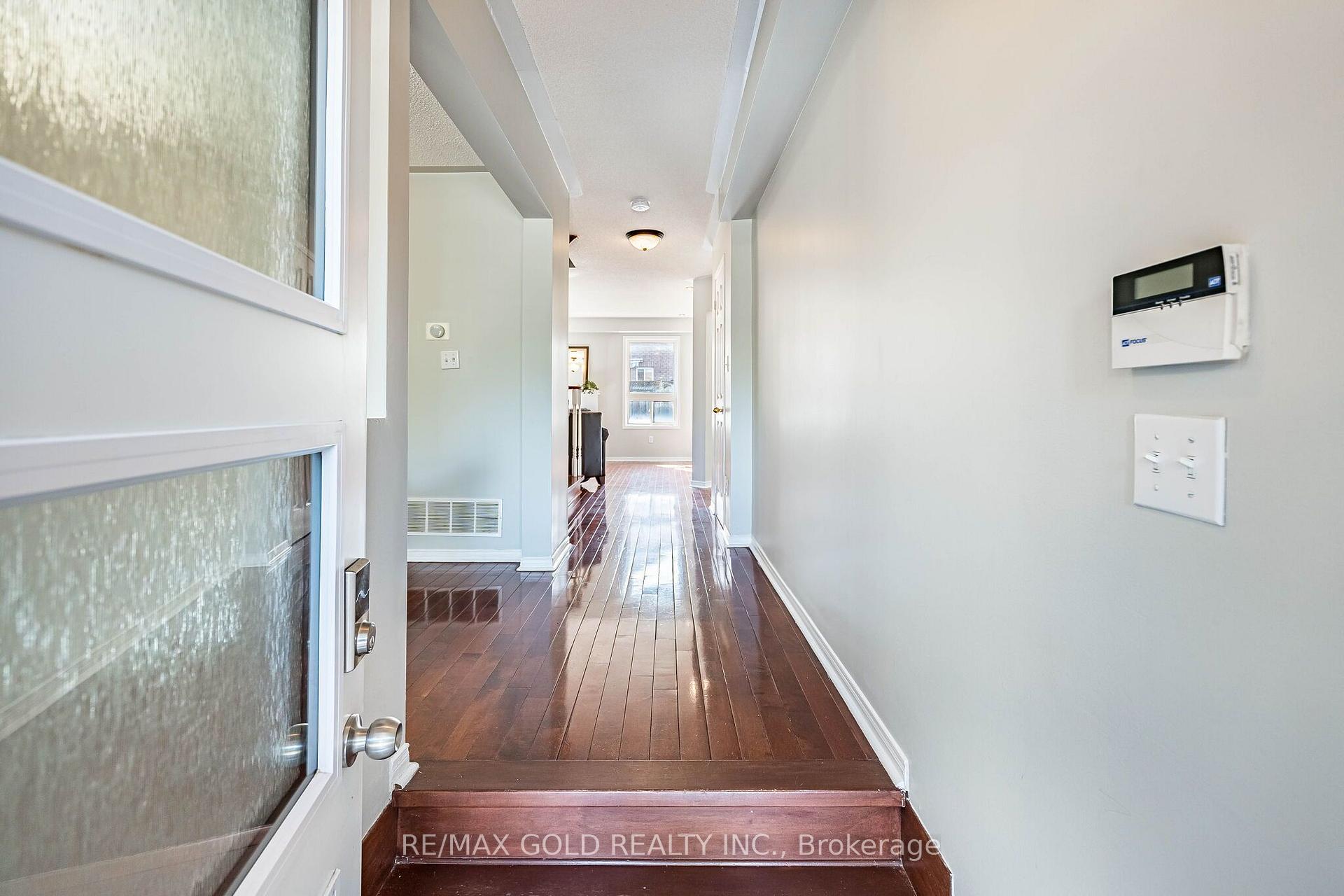 Photo 4 of 77 Schooner Drive, Brampton, Fletcher's Meadow — HOMEH