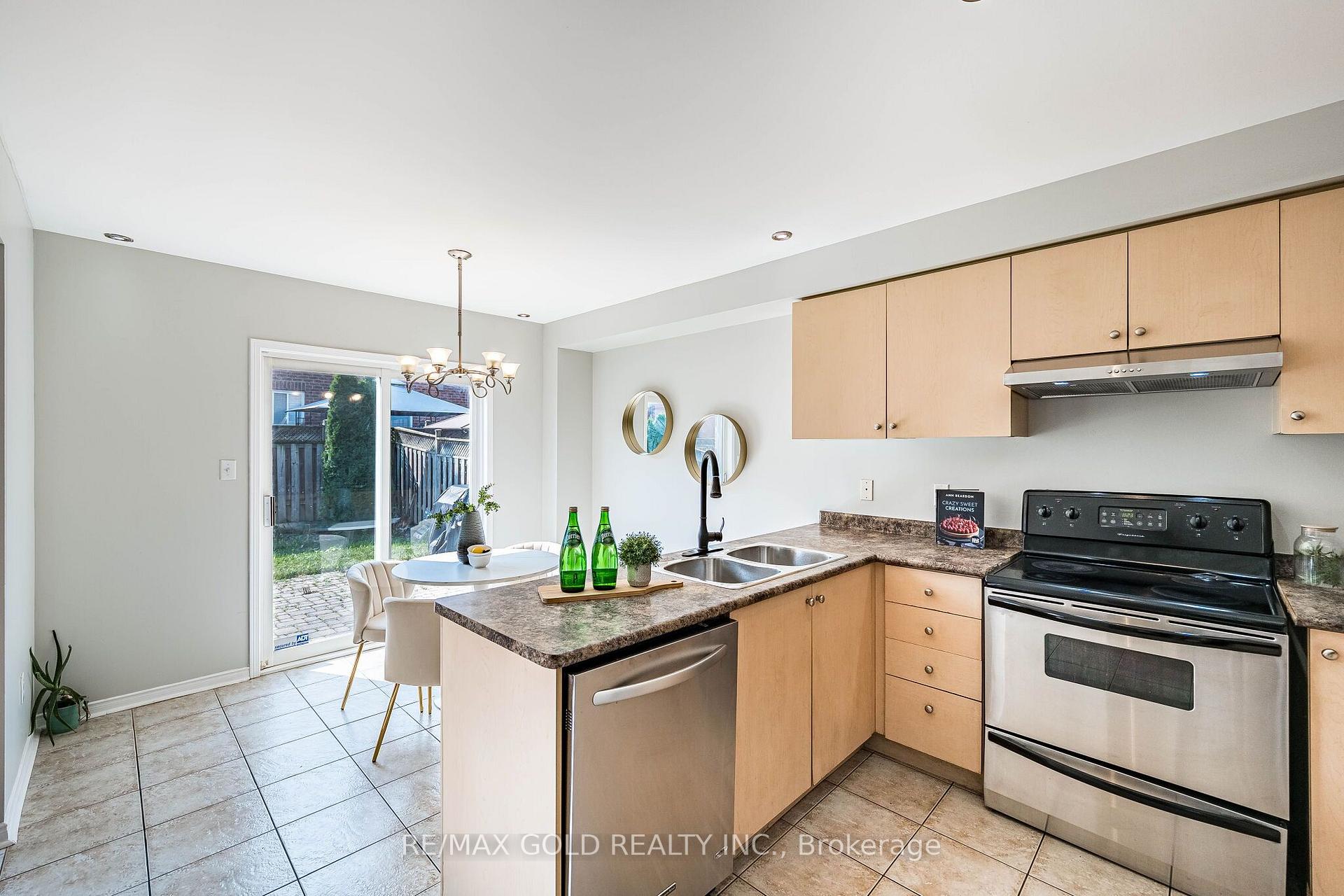 Photo 15 of 77 Schooner Drive, Brampton, Fletcher's Meadow — HOMEH