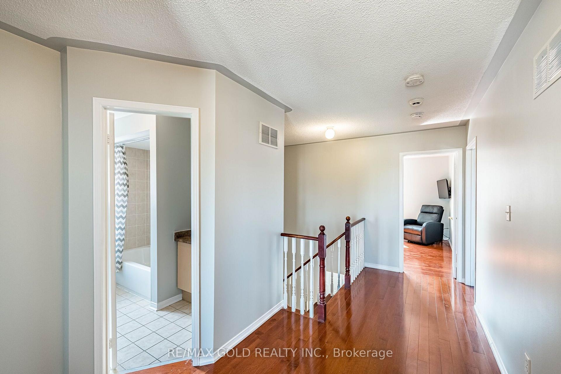 Photo 20 of 77 Schooner Drive, Brampton, Fletcher's Meadow — HOMEH