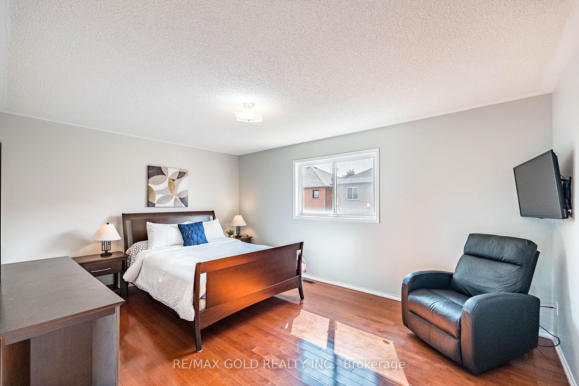 Photo 21 of 77 Schooner Drive, Brampton, Fletcher's Meadow — HOMEH
