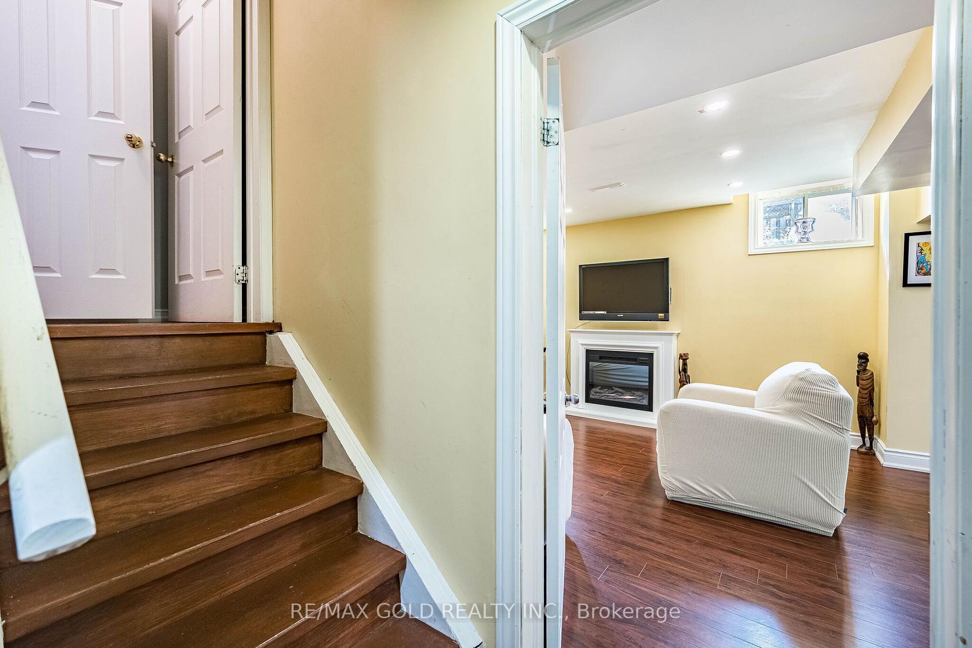 Photo 33 of 77 Schooner Drive, Brampton, Fletcher's Meadow — HOMEH
