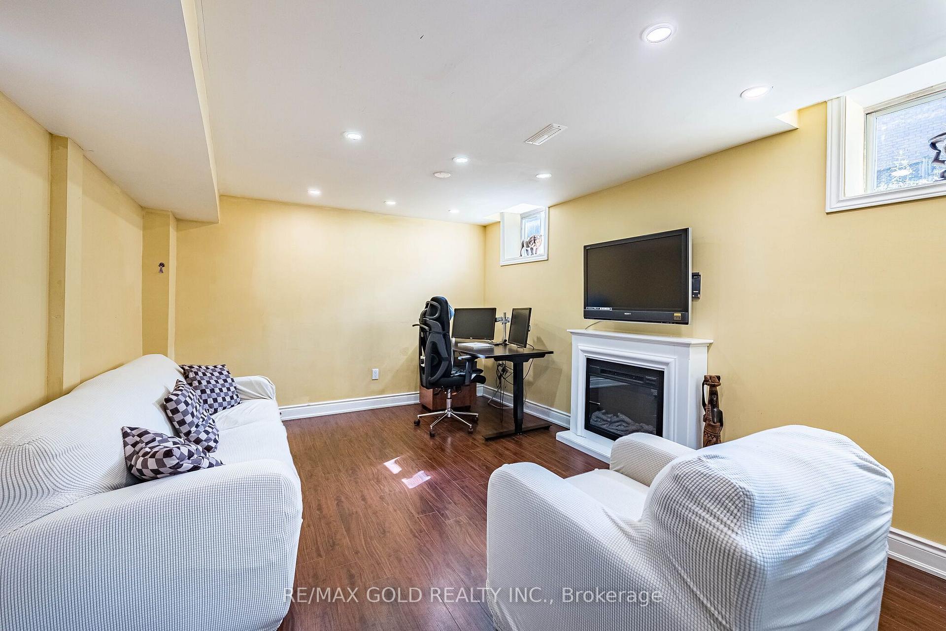 Photo 35 of 77 Schooner Drive, Brampton, Fletcher's Meadow — HOMEH