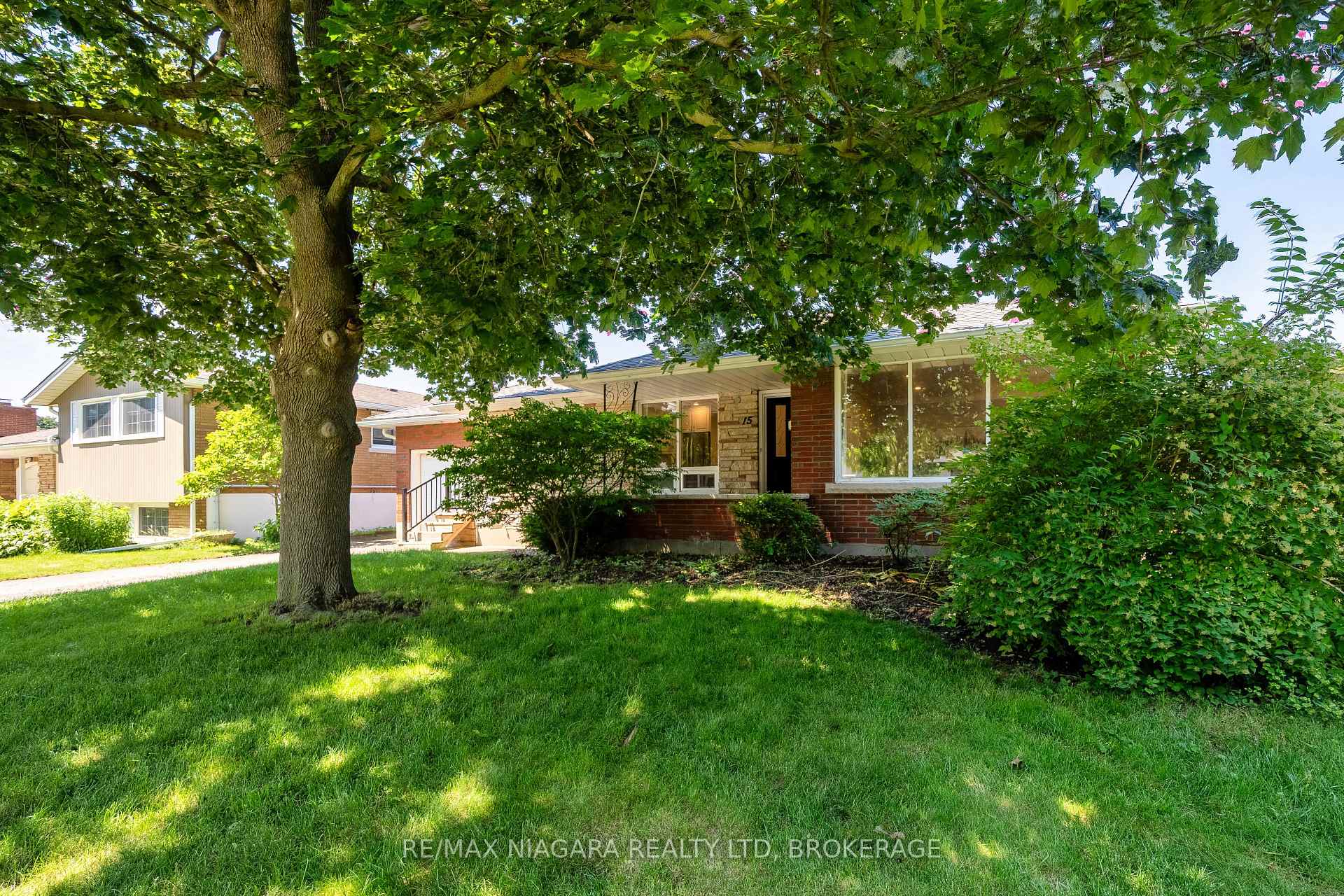 Photo 5 of 15 Springbank Drive, St. Catharines, Ridley — HOMEH