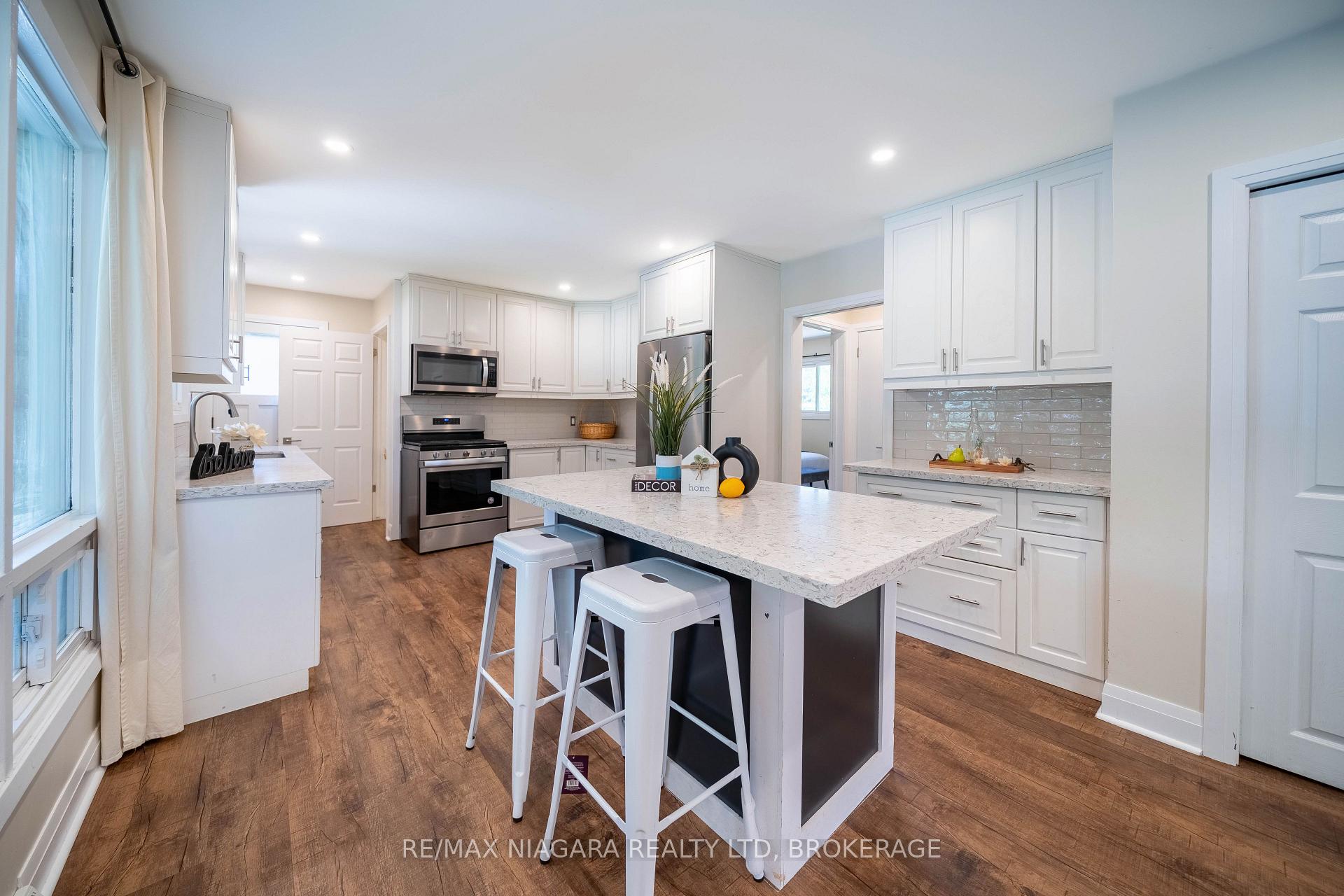 Photo 8 of 15 Springbank Drive, St. Catharines, Ridley — HOMEH