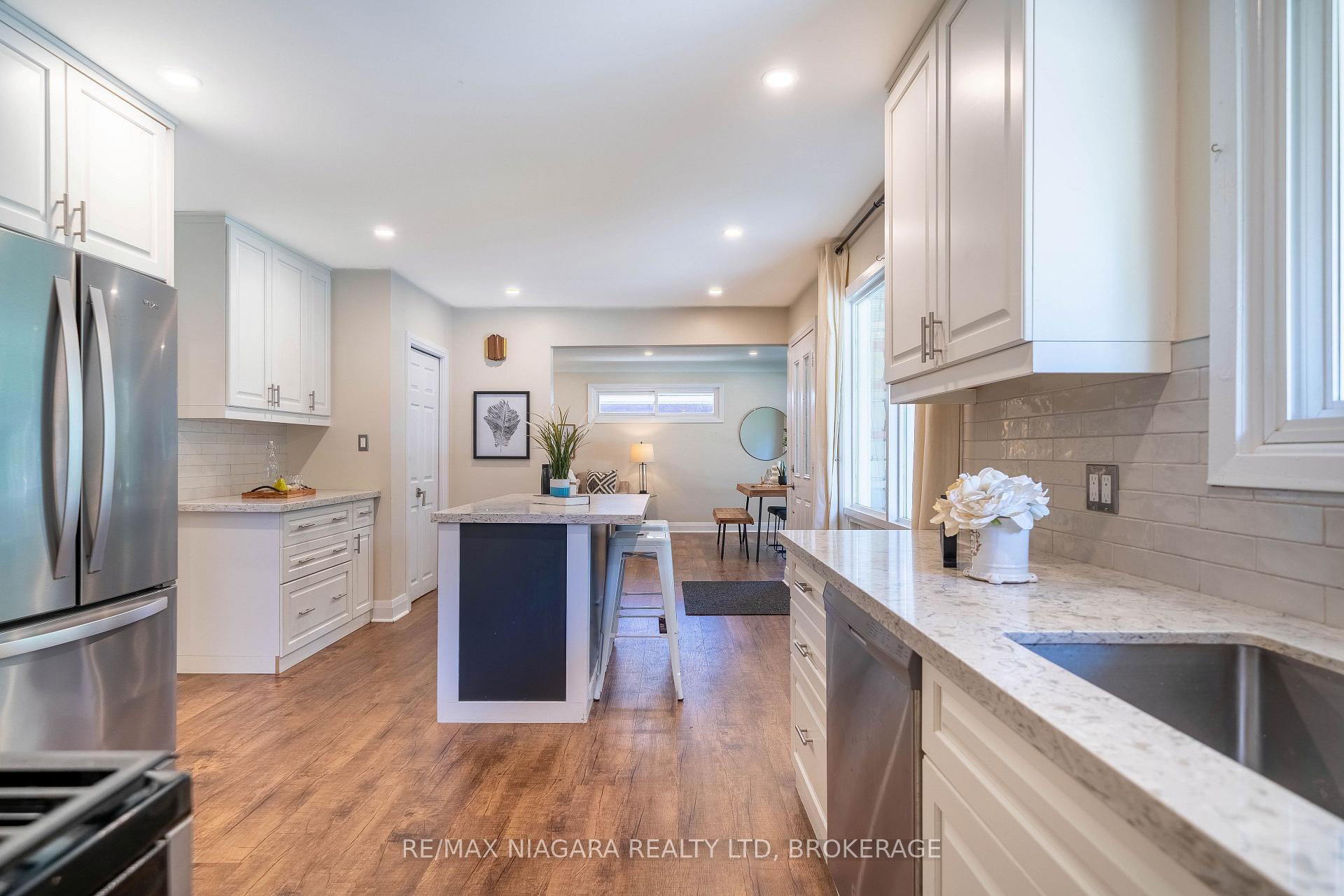 Photo 9 of 15 Springbank Drive, St. Catharines, Ridley — HOMEH