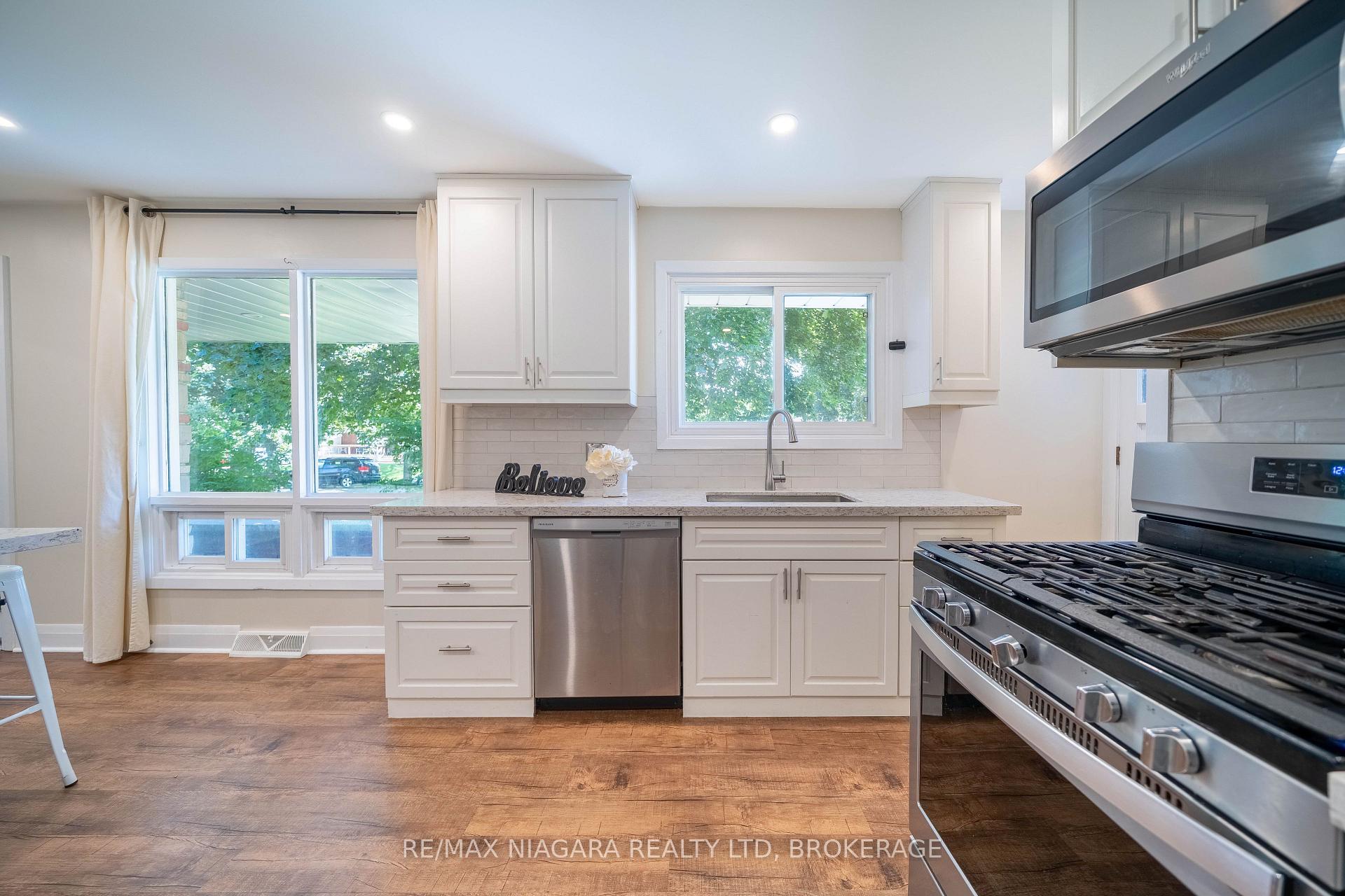 Photo 10 of 15 Springbank Drive, St. Catharines, Ridley — HOMEH