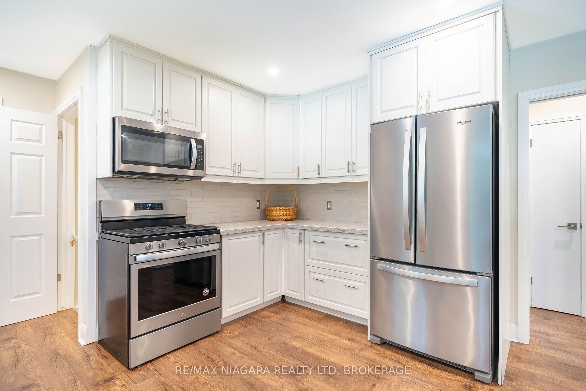 Photo 11 of 15 Springbank Drive, St. Catharines, Ridley — HOMEH