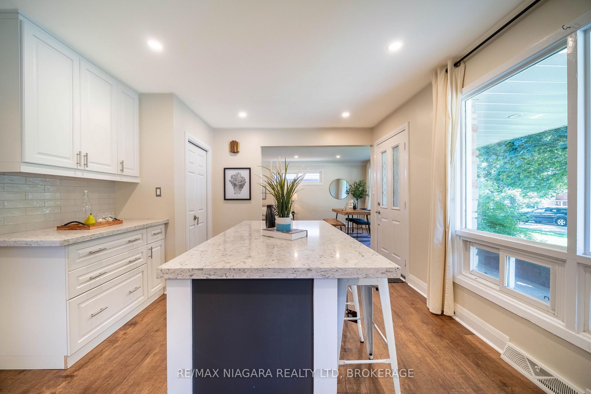Photo 12 of 15 Springbank Drive, St. Catharines, Ridley — HOMEH