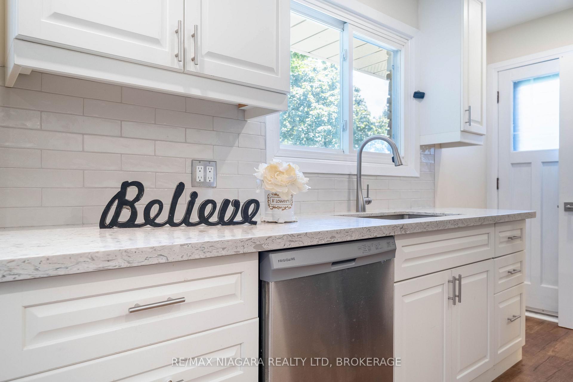 Photo 13 of 15 Springbank Drive, St. Catharines, Ridley — HOMEH