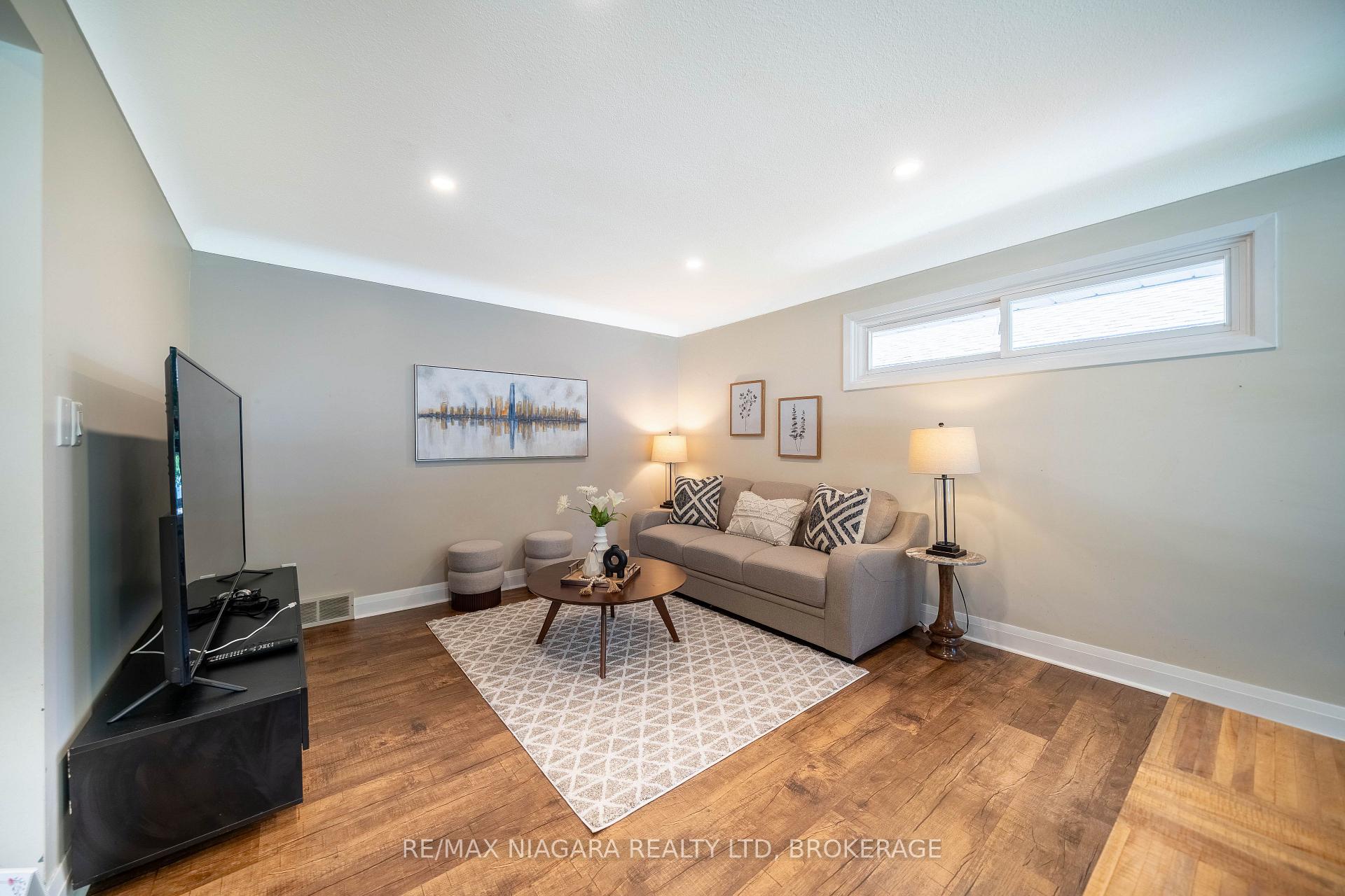 Photo 14 of 15 Springbank Drive, St. Catharines, Ridley — HOMEH