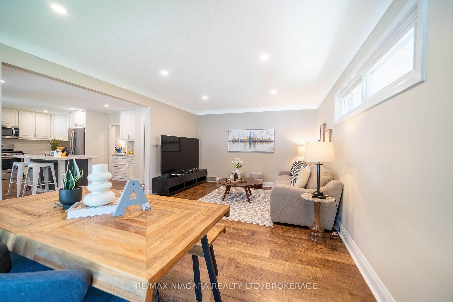 Photo 16 of 15 Springbank Drive, St. Catharines, Ridley — HOMEH