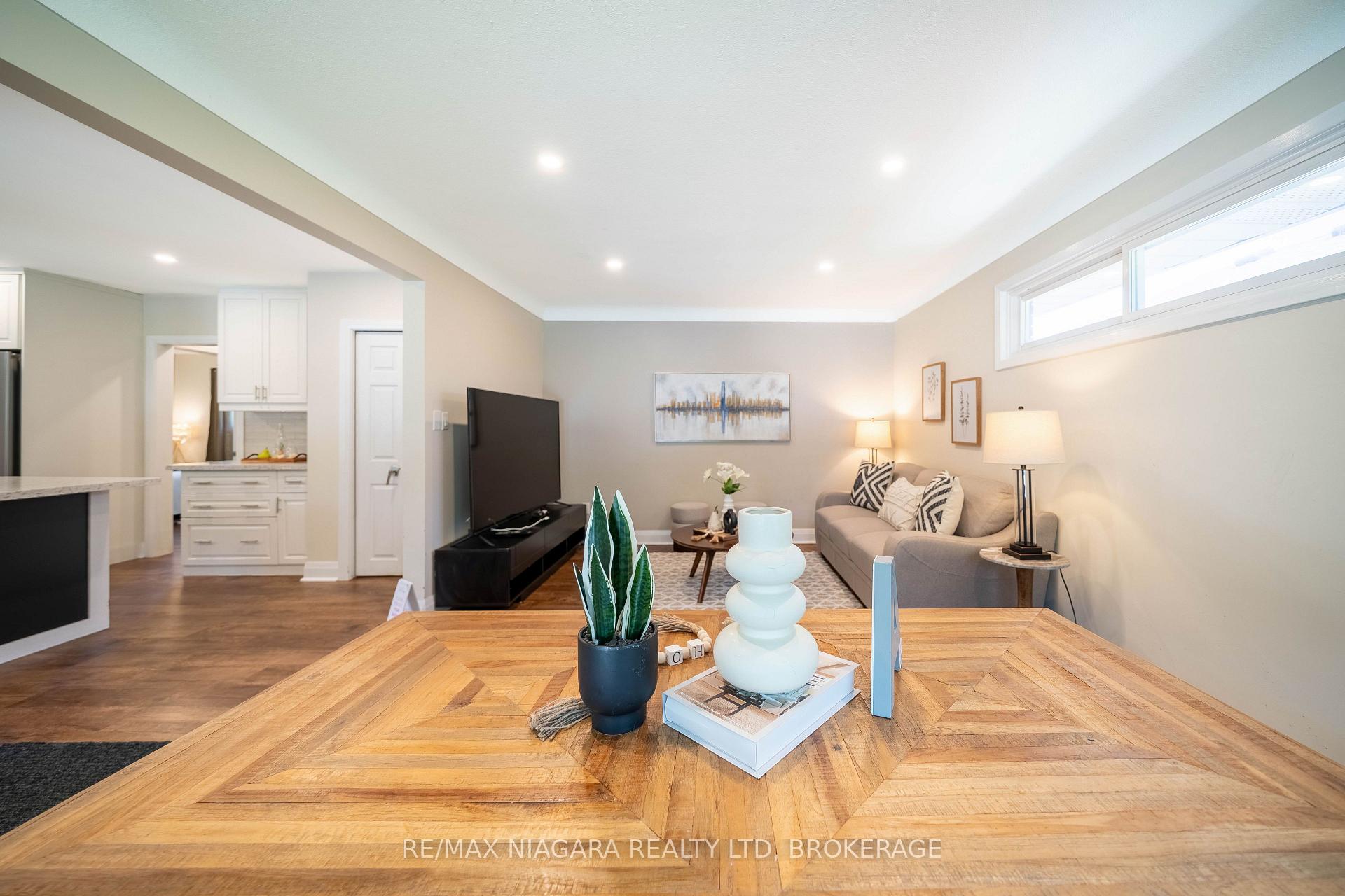 Photo 17 of 15 Springbank Drive, St. Catharines, Ridley — HOMEH