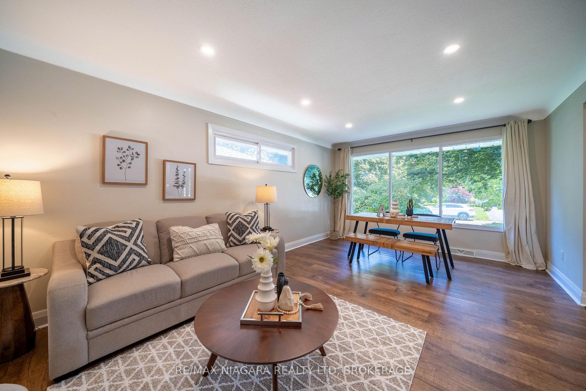 Photo 18 of 15 Springbank Drive, St. Catharines, Ridley — HOMEH