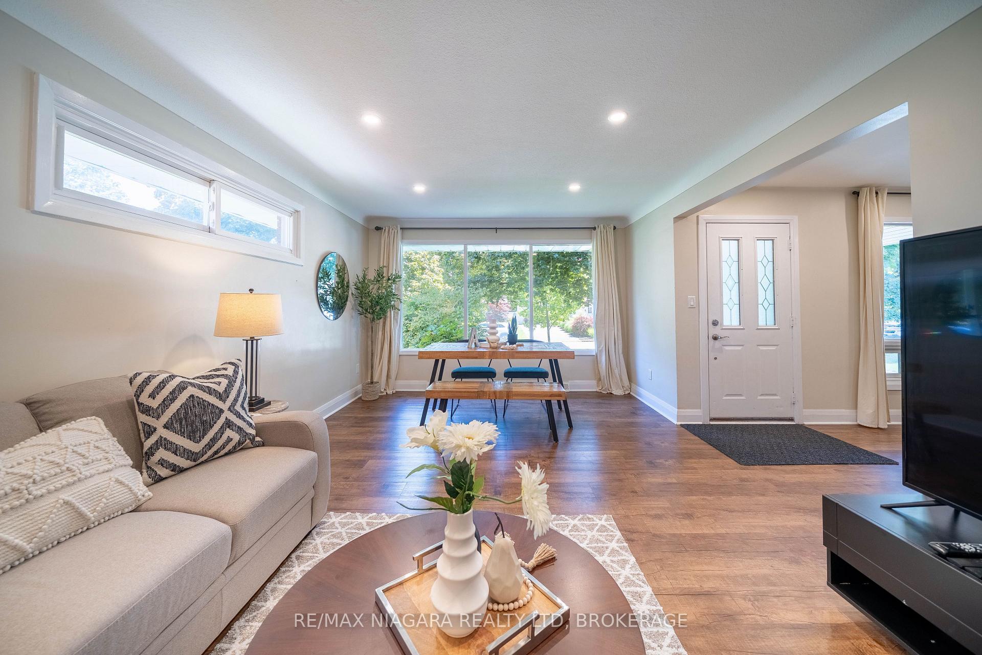 Photo 19 of 15 Springbank Drive, St. Catharines, Ridley — HOMEH