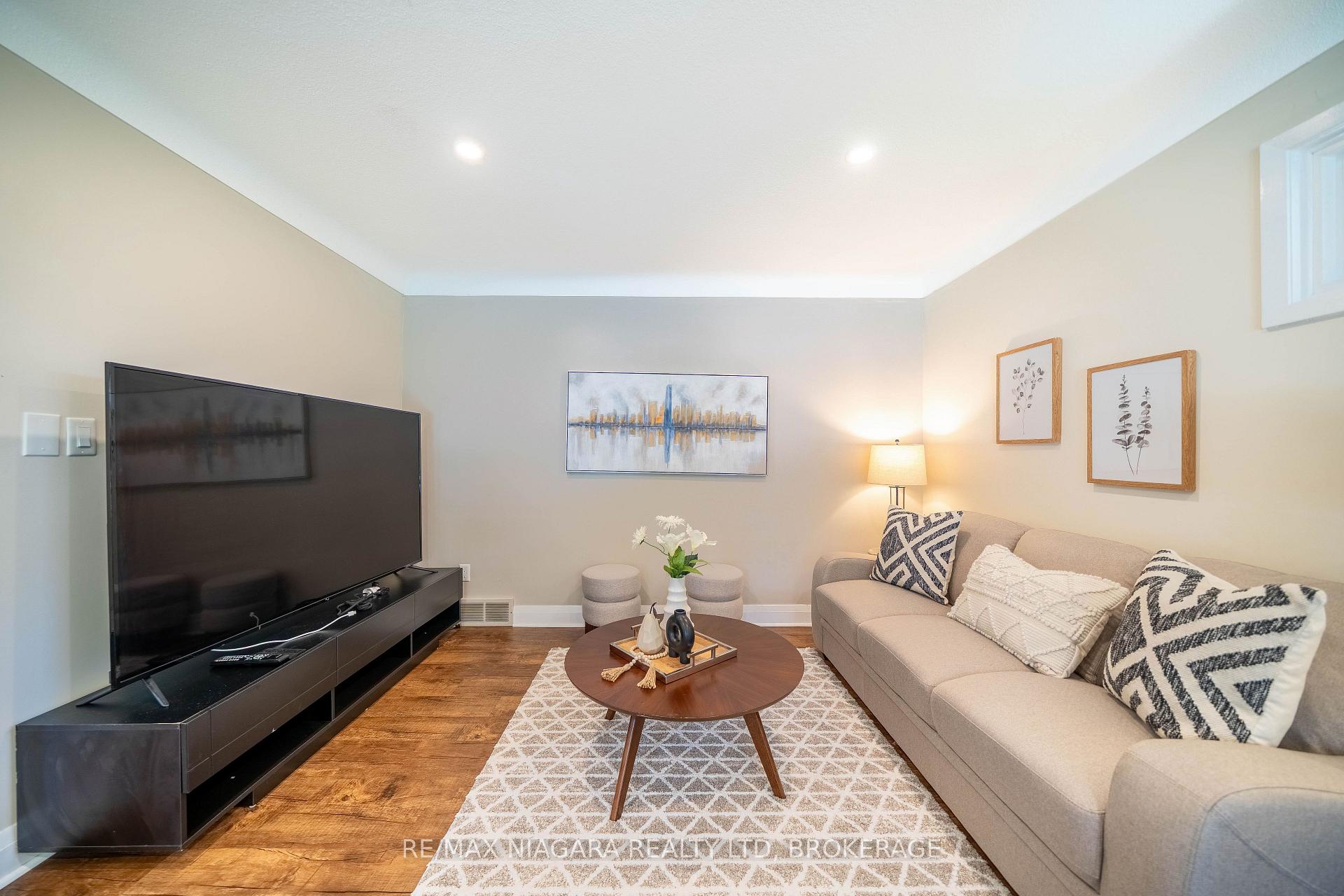 Photo 20 of 15 Springbank Drive, St. Catharines, Ridley — HOMEH