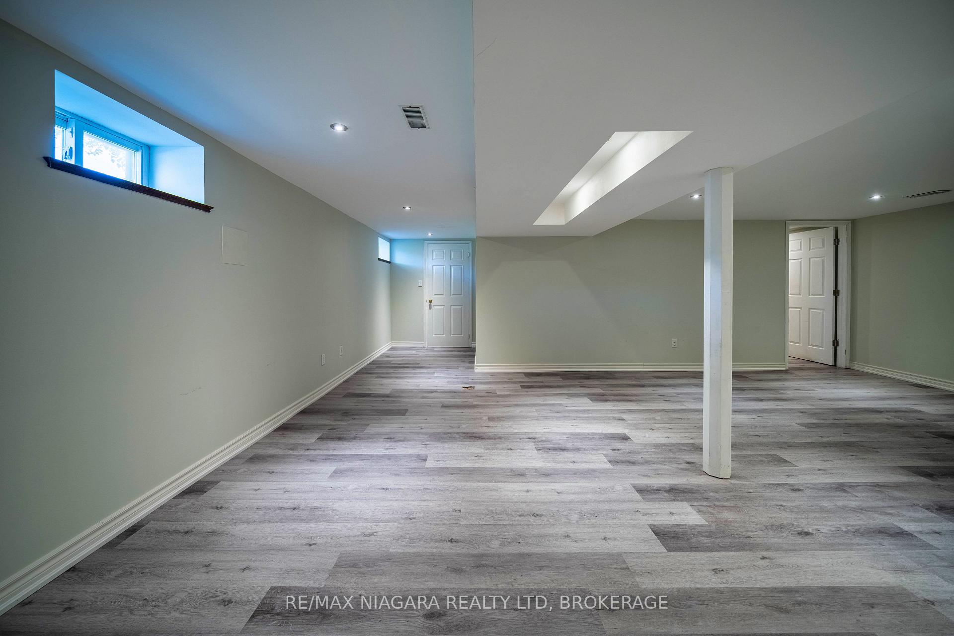 Photo 30 of 15 Springbank Drive, St. Catharines, Ridley — HOMEH