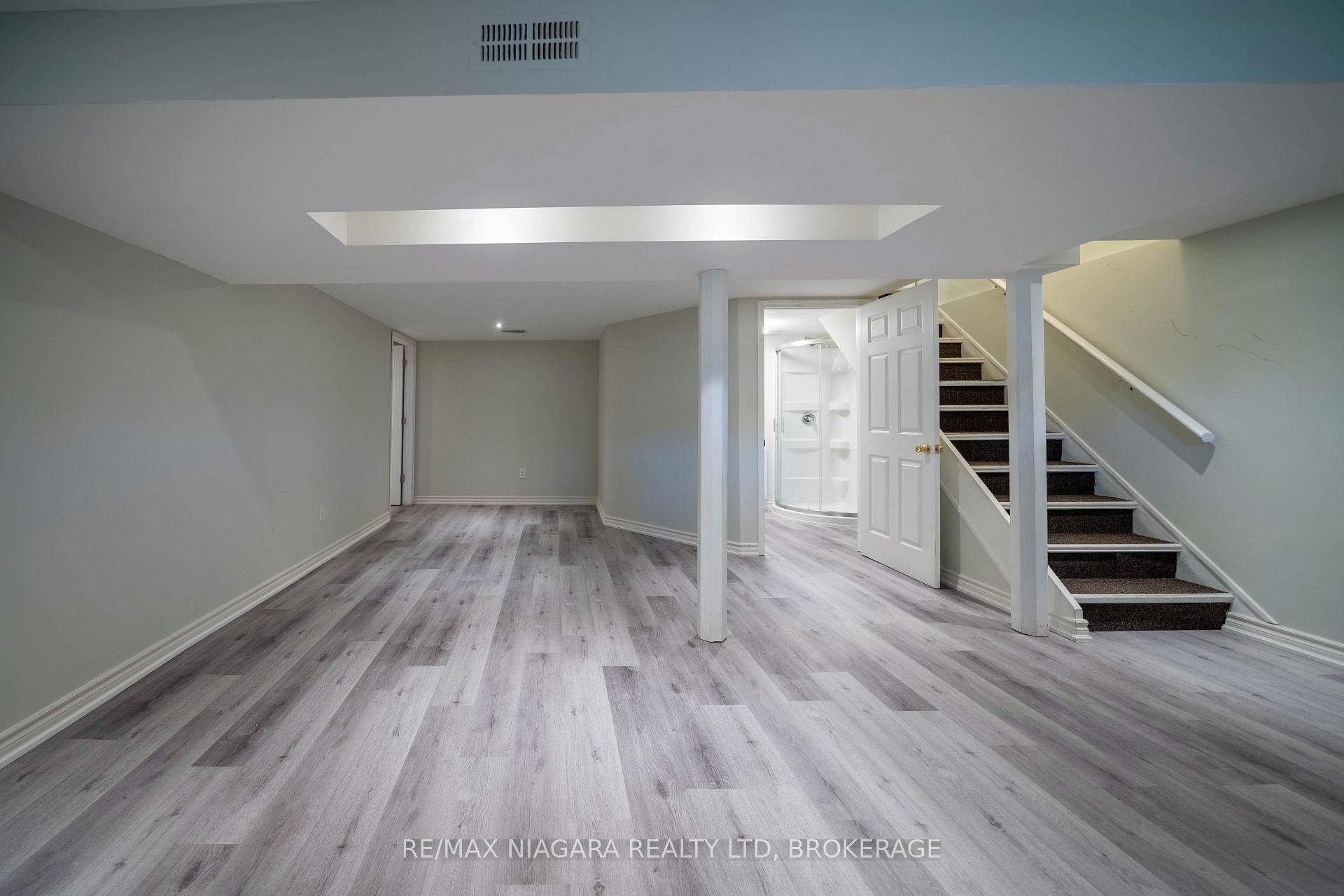 Photo 31 of 15 Springbank Drive, St. Catharines, Ridley — HOMEH