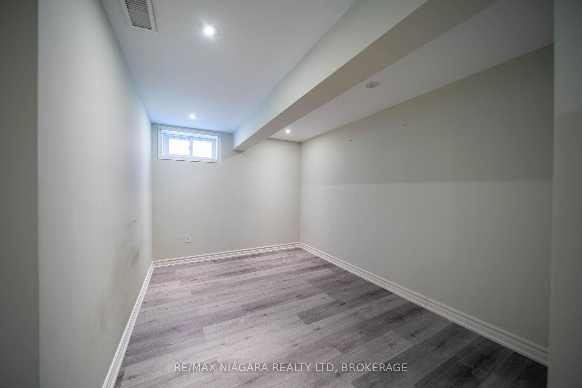 Photo 34 of 15 Springbank Drive, St. Catharines, Ridley — HOMEH