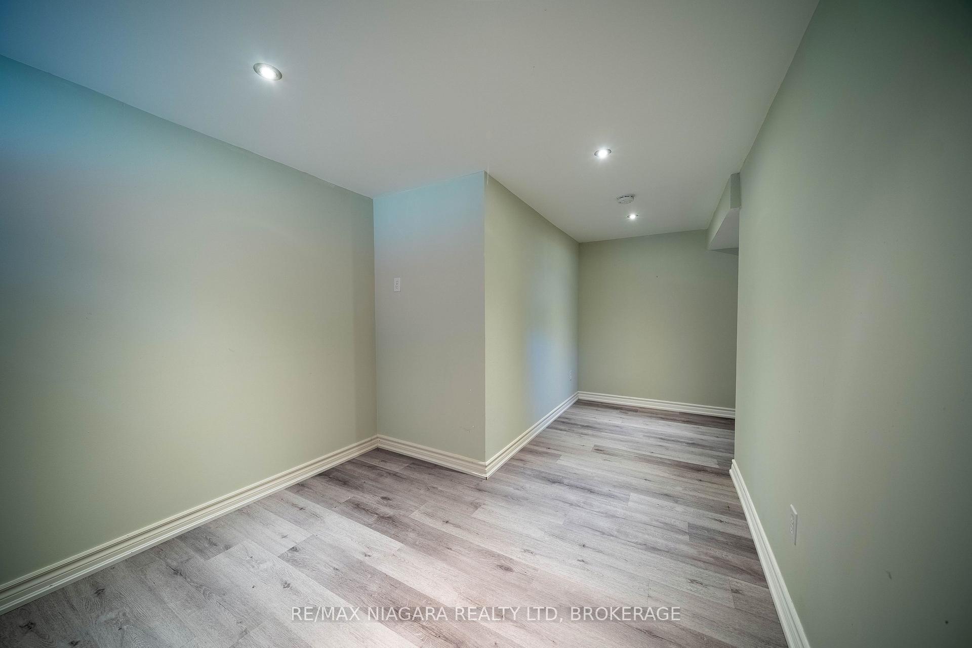 Photo 36 of 15 Springbank Drive, St. Catharines, Ridley — HOMEH