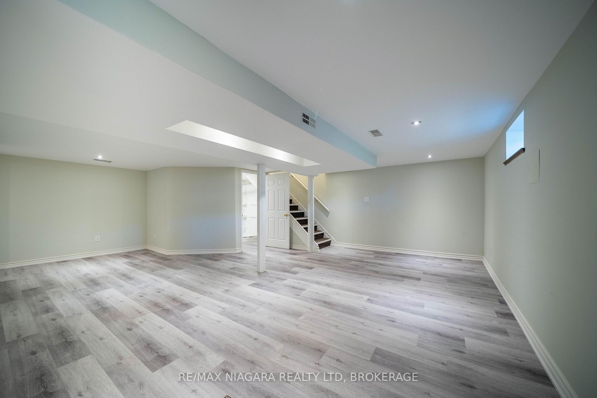 Photo 37 of 15 Springbank Drive, St. Catharines, Ridley — HOMEH