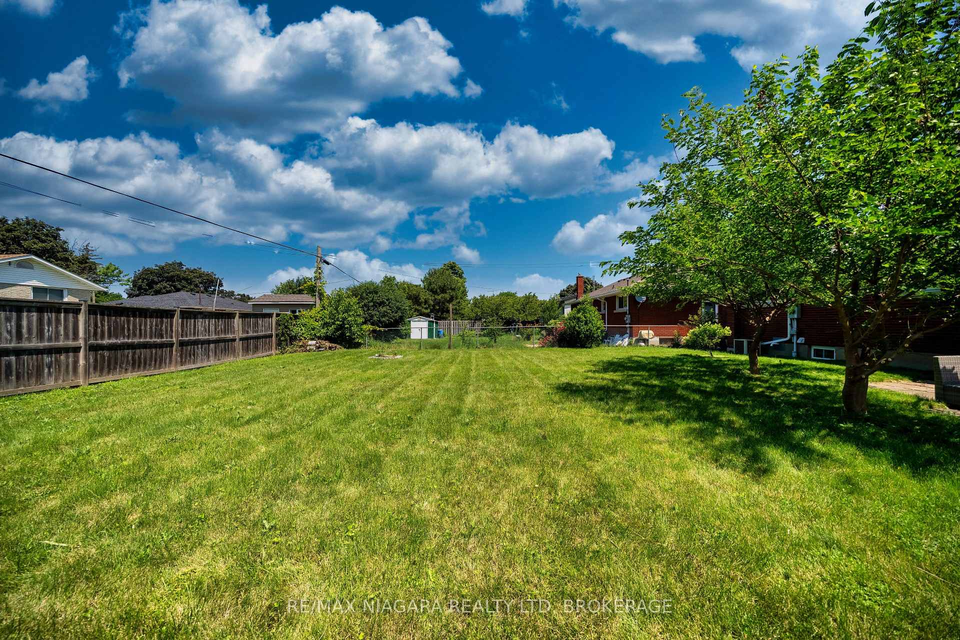 Photo 40 of 15 Springbank Drive, St. Catharines, Ridley — HOMEH