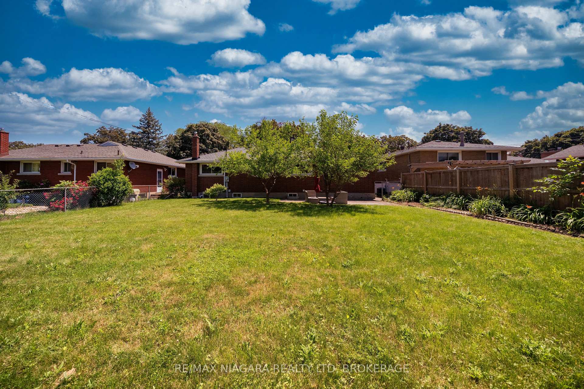 Photo 41 of 15 Springbank Drive, St. Catharines, Ridley — HOMEH