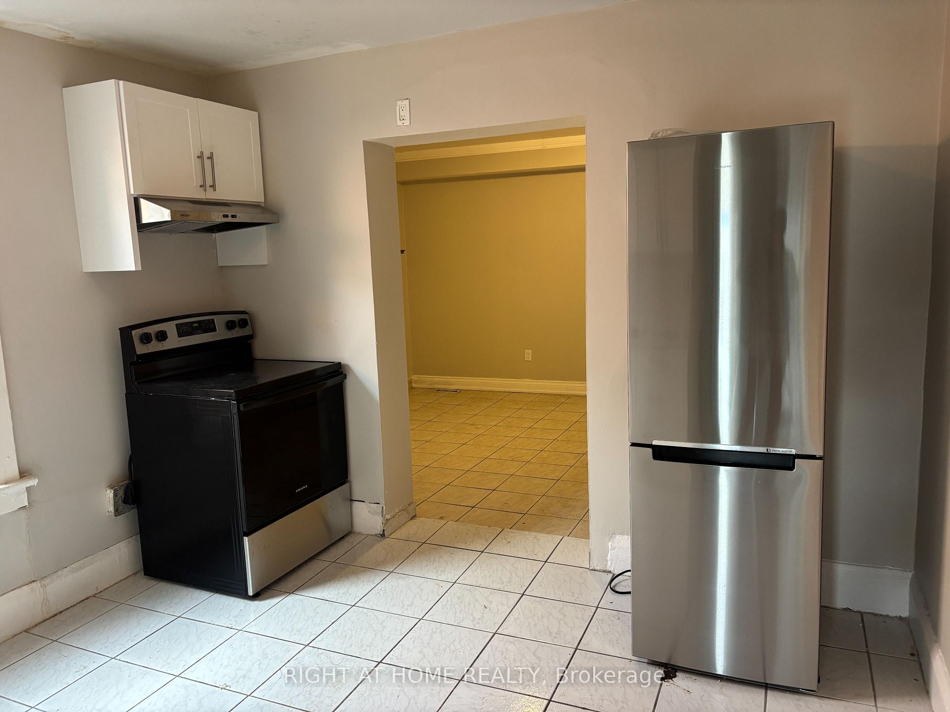 Photo 2 of Unit Upper B, 507 Oakwood Avenue, Toronto, Oakwood Village — HOMEH