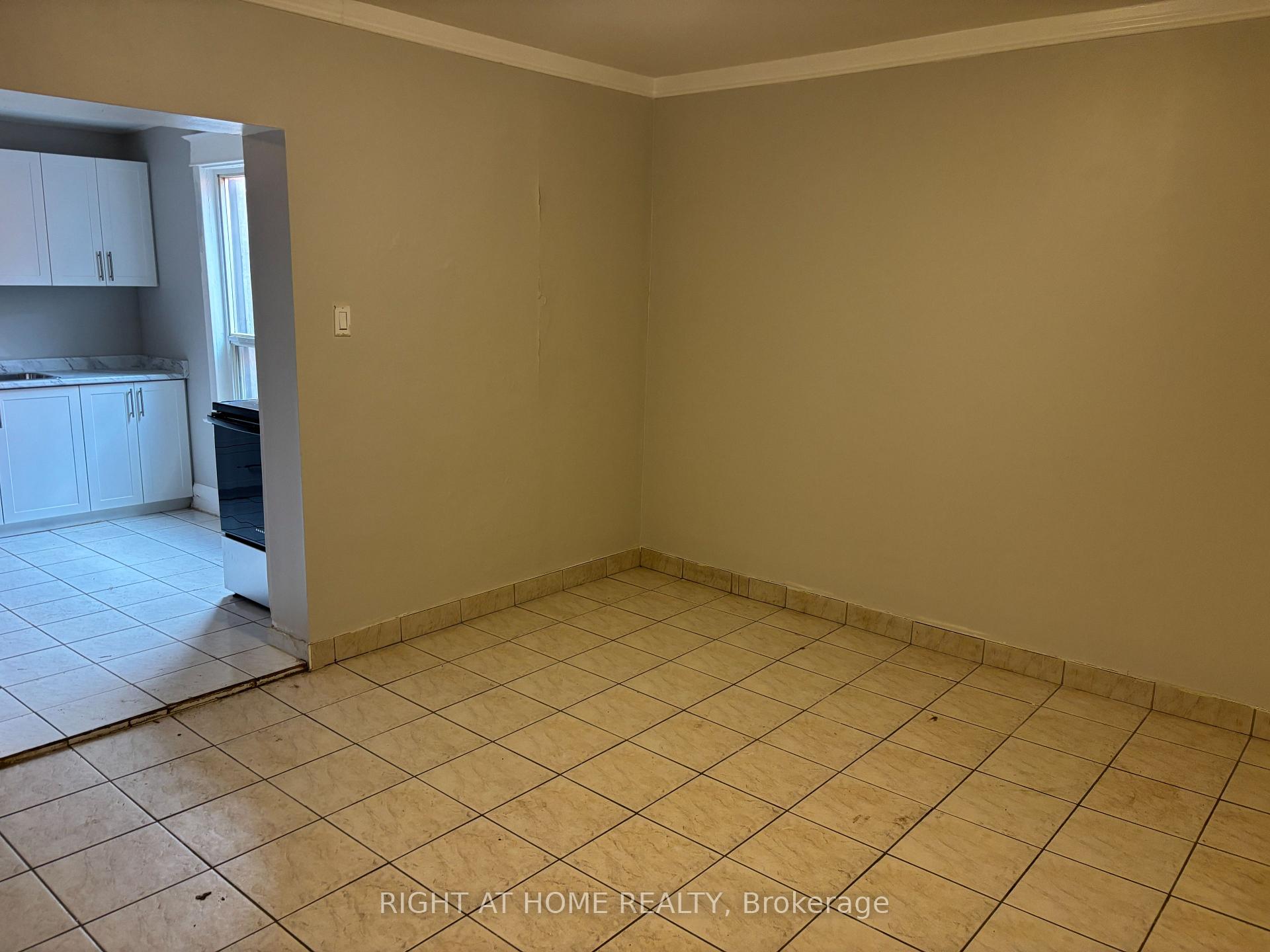 Photo 4 of Unit Upper B, 507 Oakwood Avenue, Toronto, Oakwood Village — HOMEH