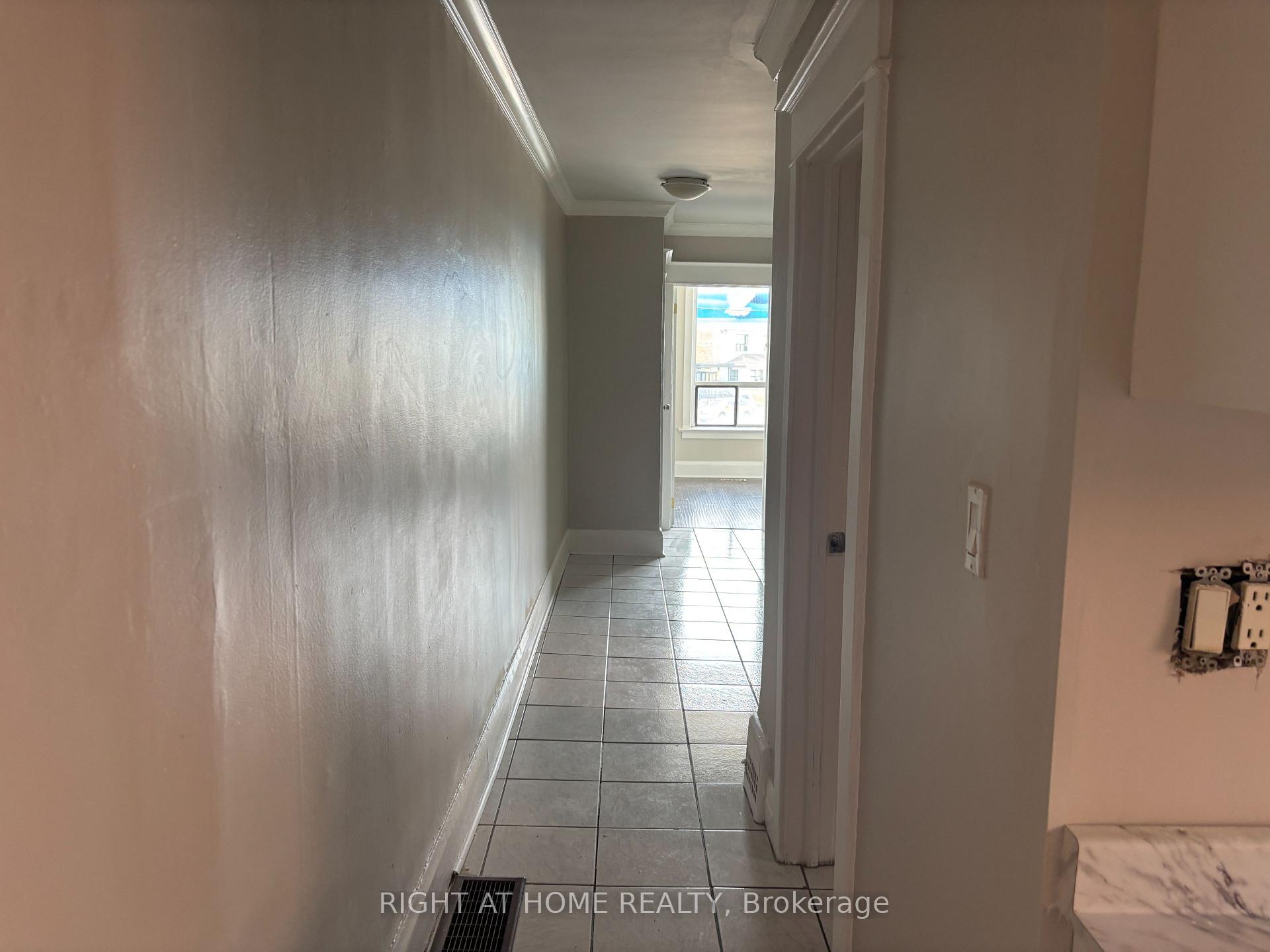 Photo 5 of Unit Upper B, 507 Oakwood Avenue, Toronto, Oakwood Village — HOMEH