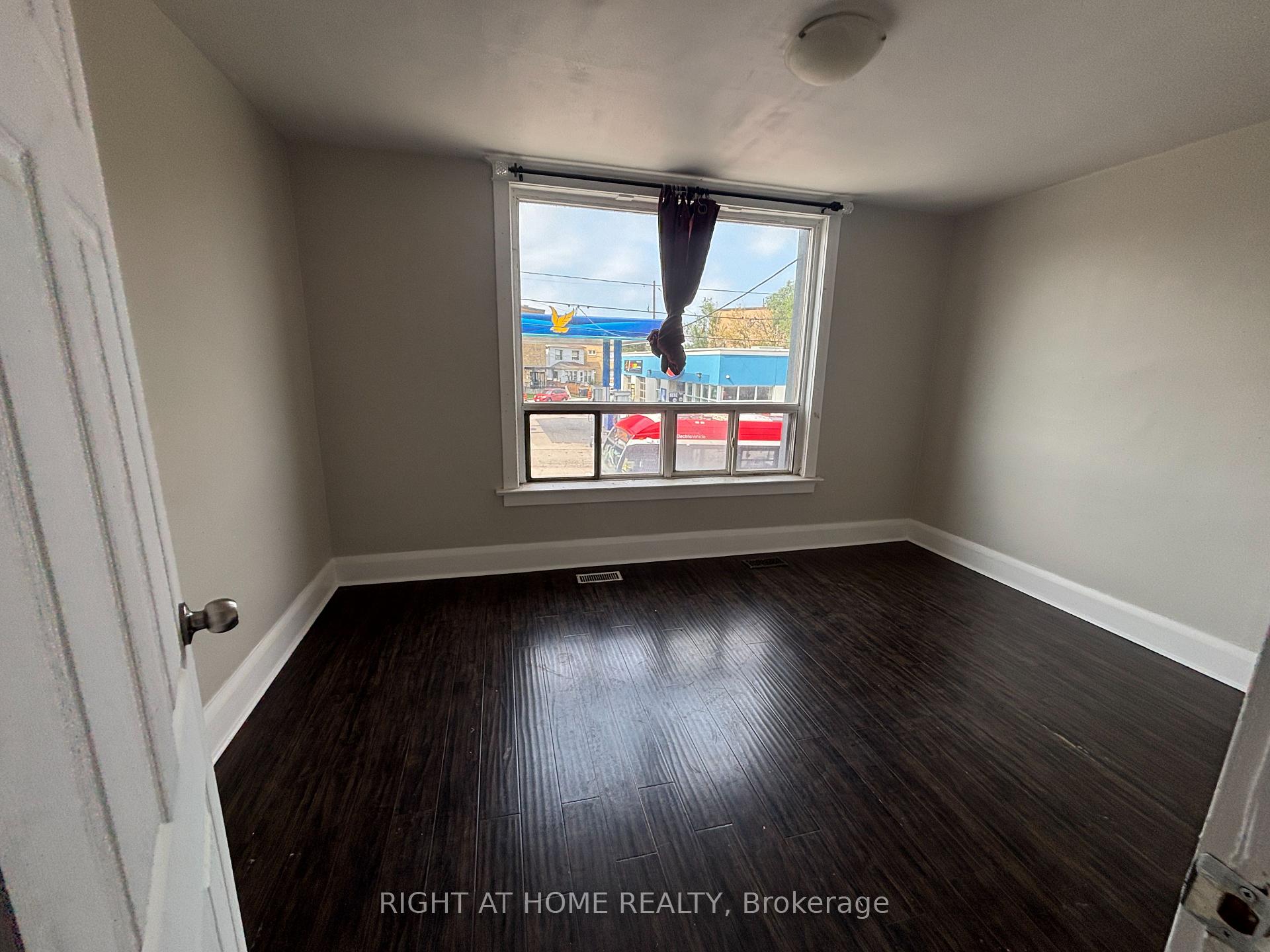 Photo 6 of Unit Upper B, 507 Oakwood Avenue, Toronto, Oakwood Village — HOMEH