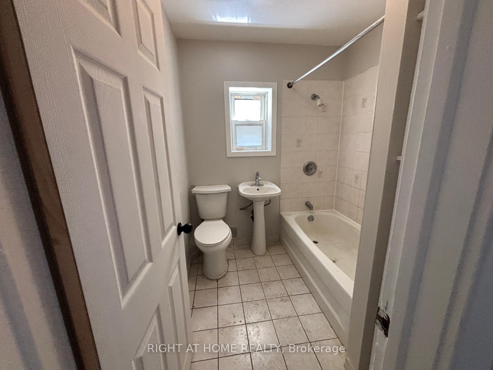 Photo 13 of Unit Upper, 505 Oakwood Avenue, Toronto, Oakwood Village — HOMEH