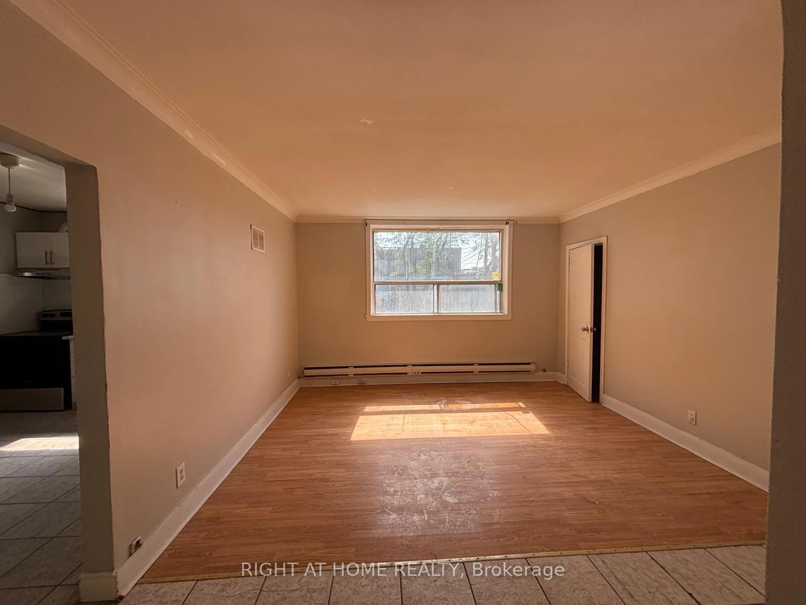Photo 2 of Unit Main Unit 4, 503 Oakwood Avenue, Toronto, Oakwood Village — HOMEH