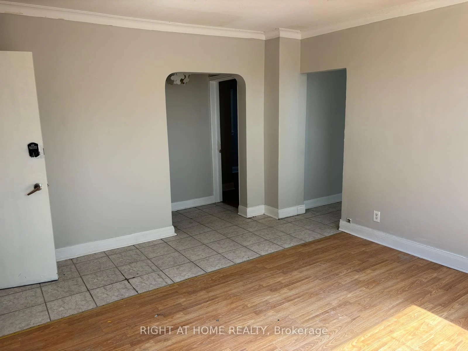 Photo 3 of Unit Main Unit 4, 503 Oakwood Avenue, Toronto, Oakwood Village — HOMEH