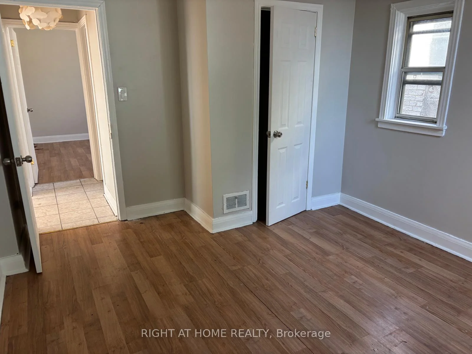 Photo 6 of Unit Main Unit 4, 503 Oakwood Avenue, Toronto, Oakwood Village — HOMEH