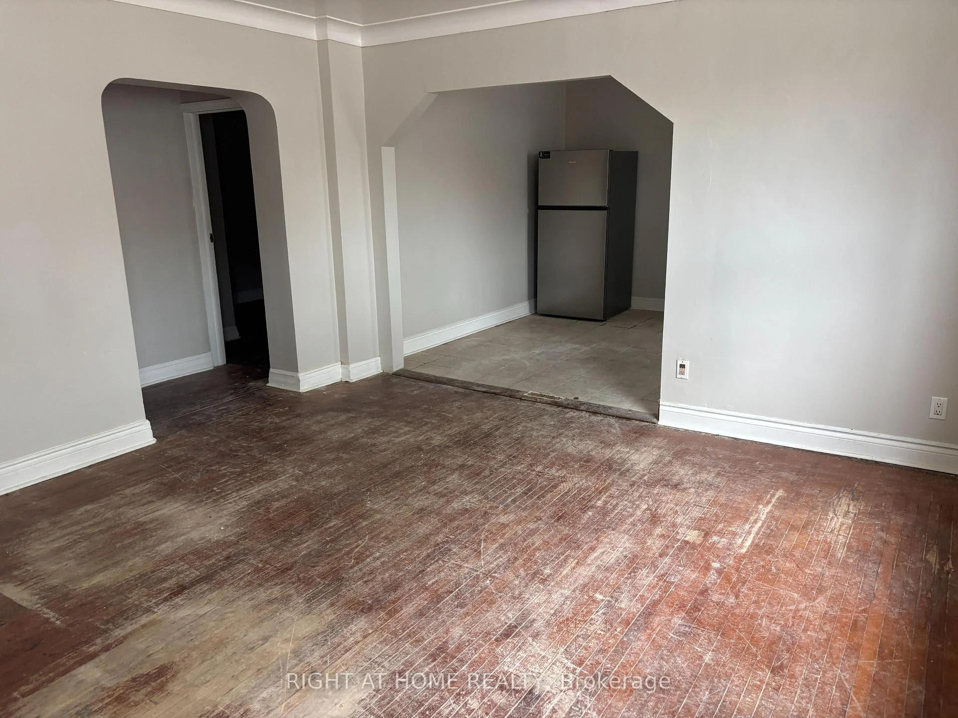 Photo 13 of Unit Main Unit 4, 503 Oakwood Avenue, Toronto, Oakwood Village — HOMEH