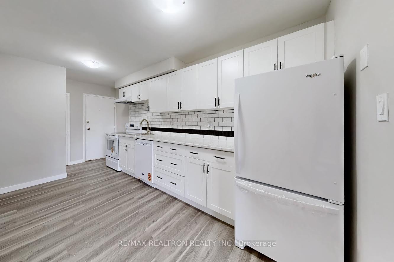 Photo 5 of Unit 3, 362 Elgin Court, Oshawa, McLaughlin — HOMEH