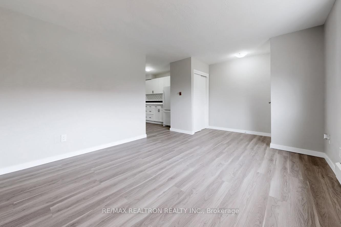 Photo 11 of Unit 3, 362 Elgin Court, Oshawa, McLaughlin — HOMEH
