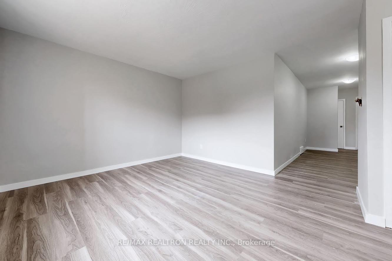 Photo 14 of Unit 3, 362 Elgin Court, Oshawa, McLaughlin — HOMEH
