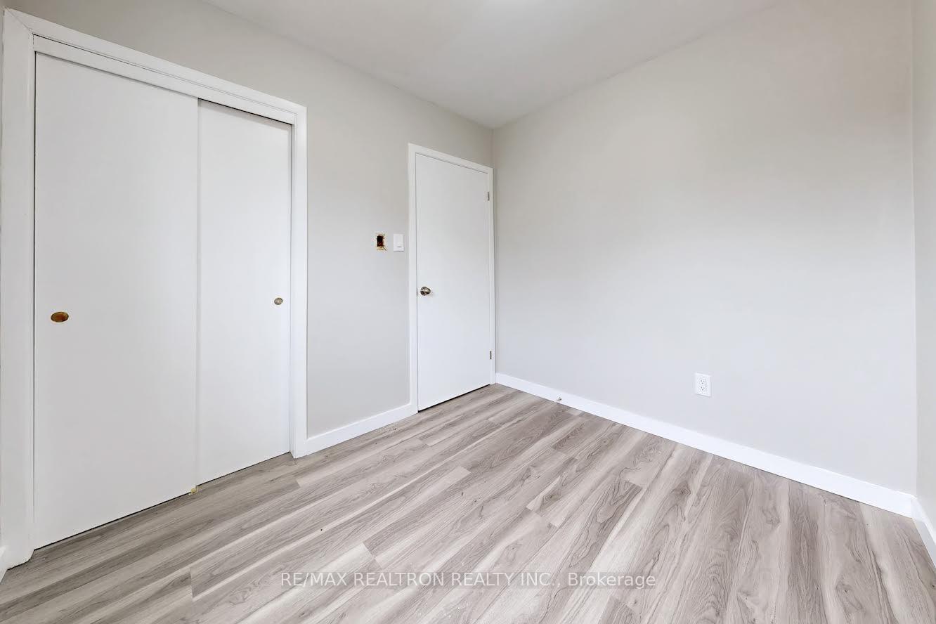 Photo 18 of Unit 3, 362 Elgin Court, Oshawa, McLaughlin — HOMEH