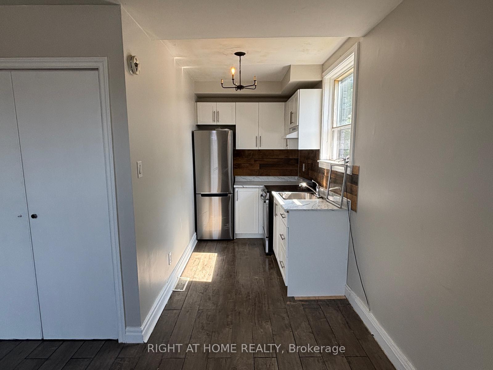 Photo 3 of Unit Unit 3 Upper, 503 Oakwood Avenue, Toronto, Oakwood Village — HOMEH