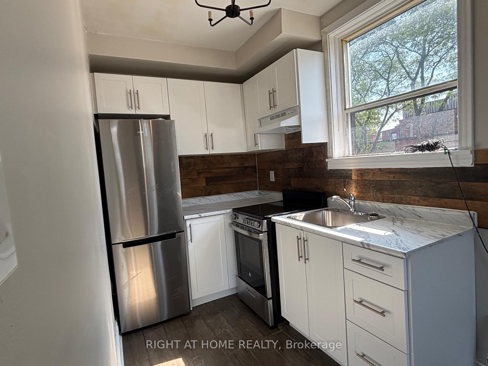 Photo 4 of Unit Unit 3 Upper, 503 Oakwood Avenue, Toronto, Oakwood Village — HOMEH