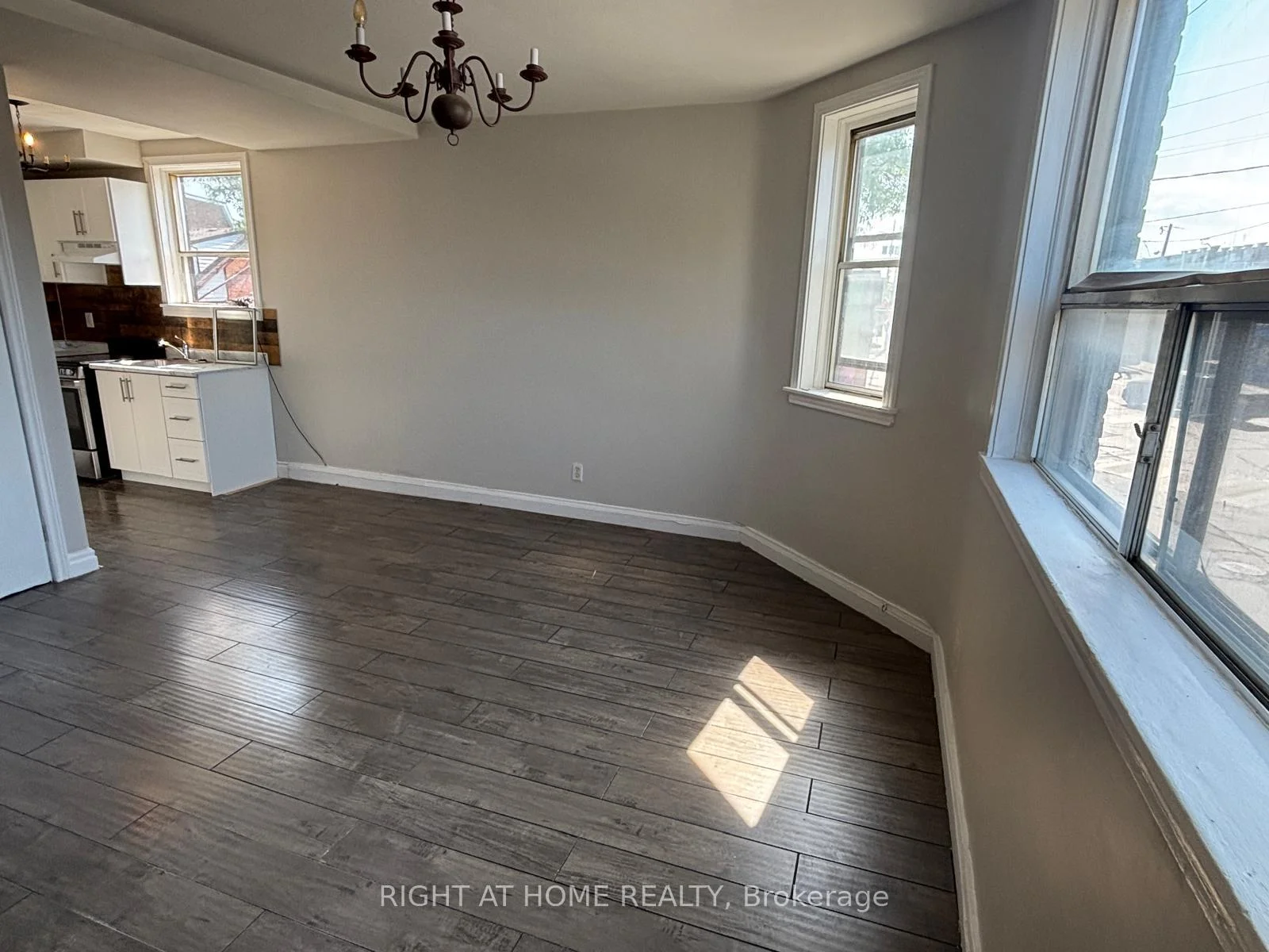 Photo 6 of Unit Unit 3 Upper, 503 Oakwood Avenue, Toronto, Oakwood Village — HOMEH