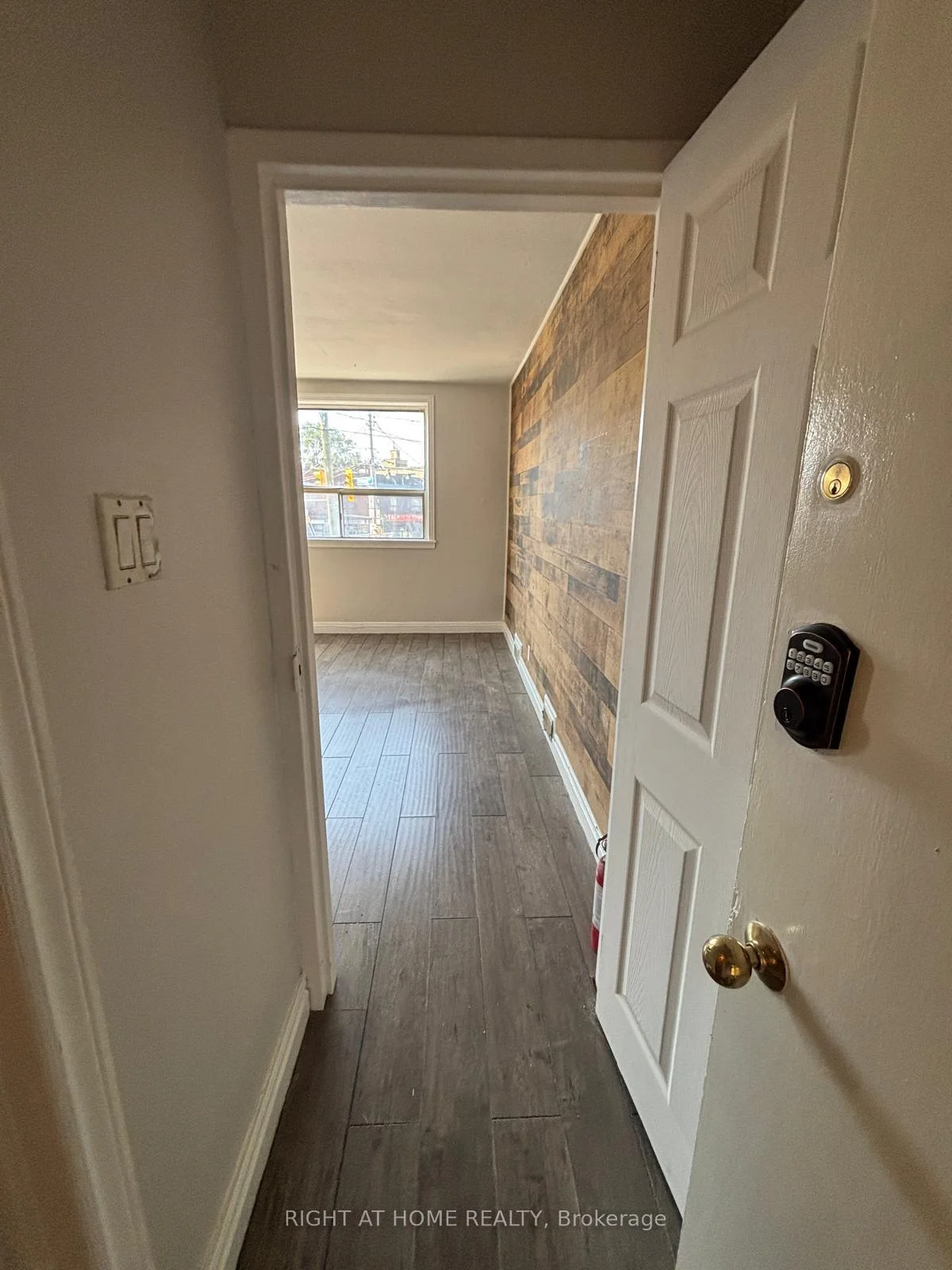 Photo 7 of Unit Unit 3 Upper, 503 Oakwood Avenue, Toronto, Oakwood Village — HOMEH