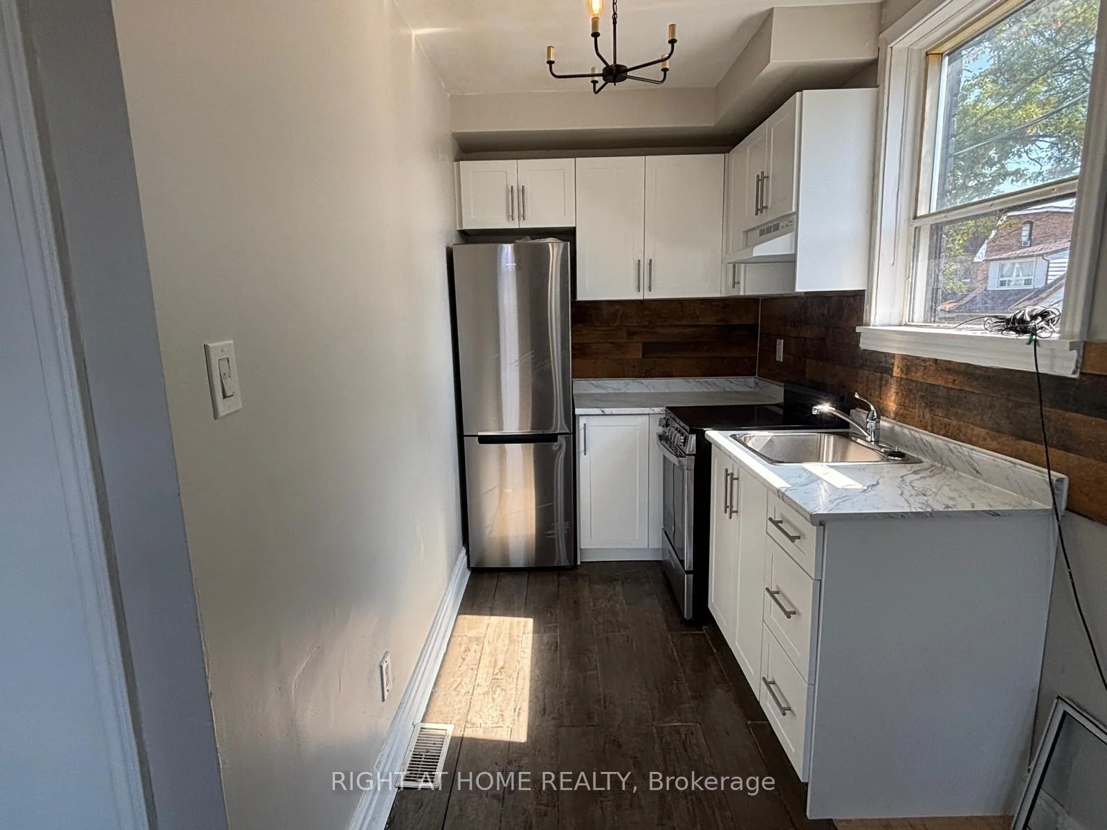Photo 8 of Unit Unit 3 Upper, 503 Oakwood Avenue, Toronto, Oakwood Village — HOMEH