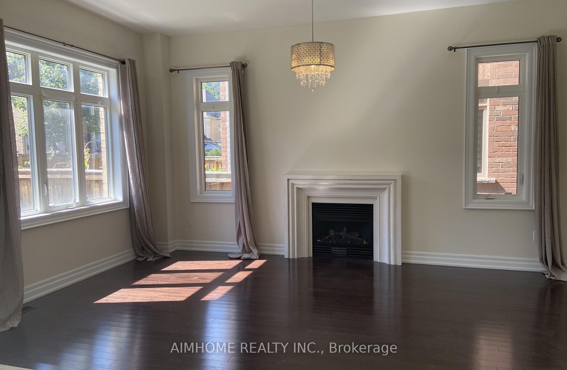 Photo 2 of 119 Hackwood Crescent, Aurora, Aurora Grove — HOMEH