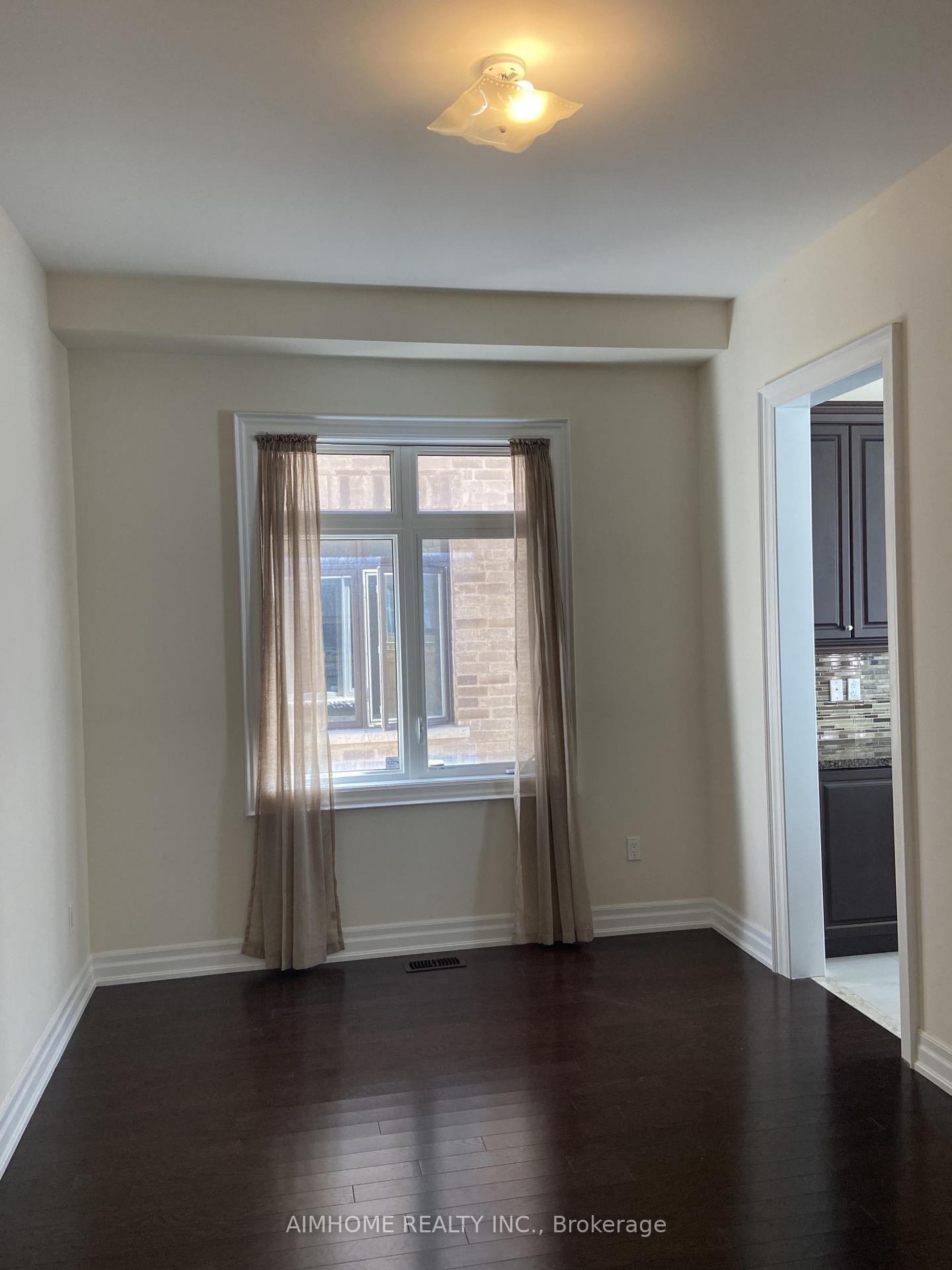 Photo 3 of 119 Hackwood Crescent, Aurora, Aurora Grove — HOMEH