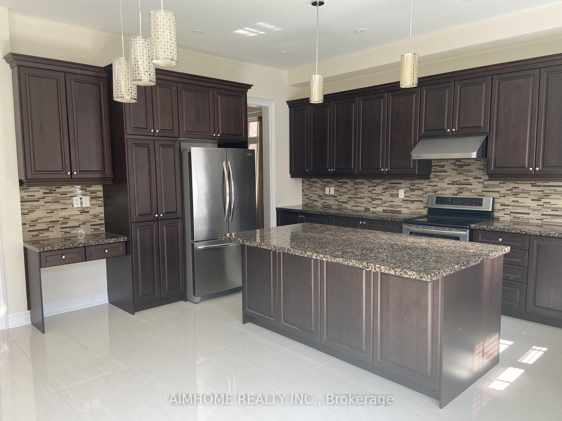 Photo 5 of 119 Hackwood Crescent, Aurora, Aurora Grove — HOMEH