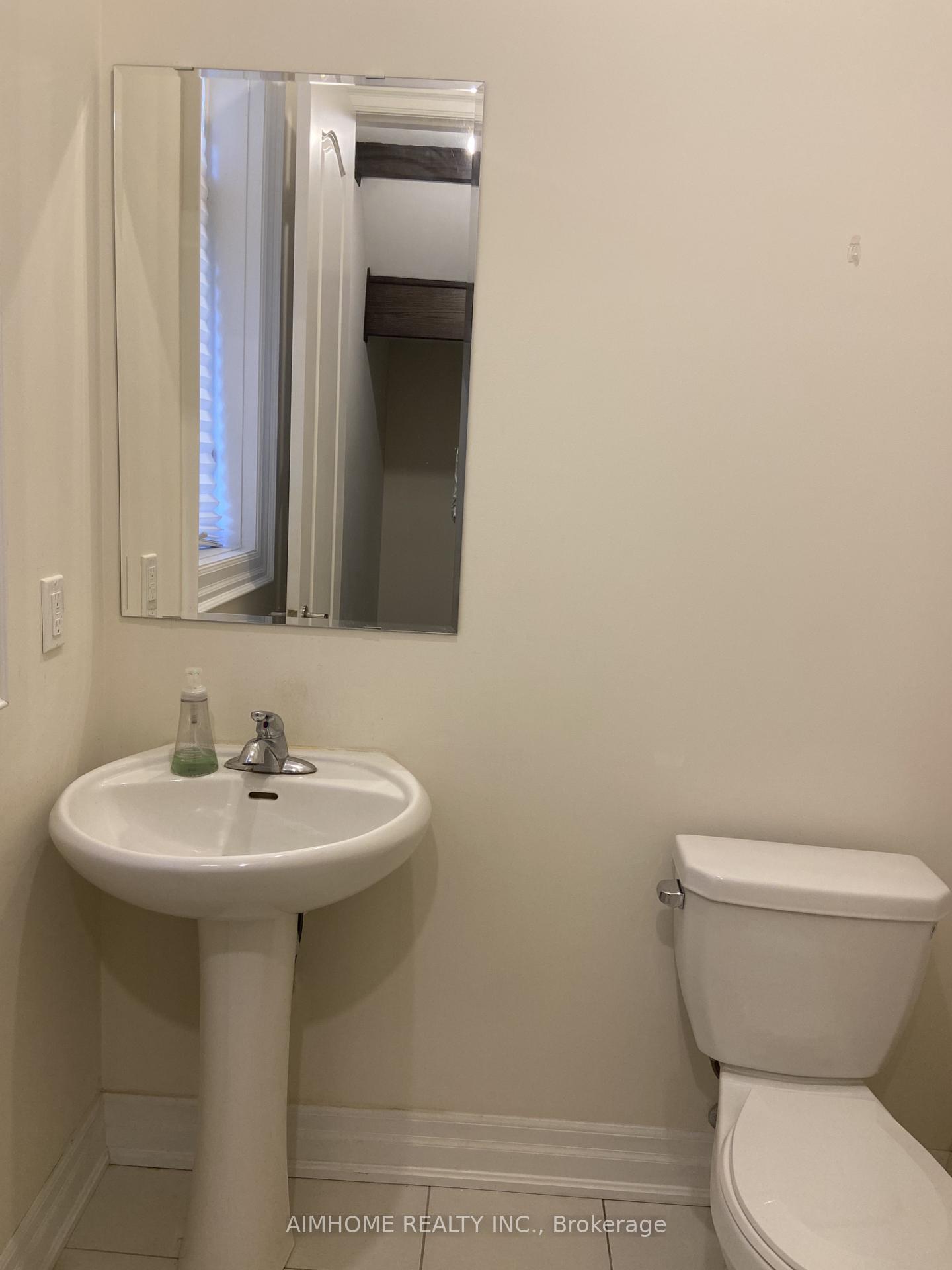 Photo 7 of 119 Hackwood Crescent, Aurora, Aurora Grove — HOMEH