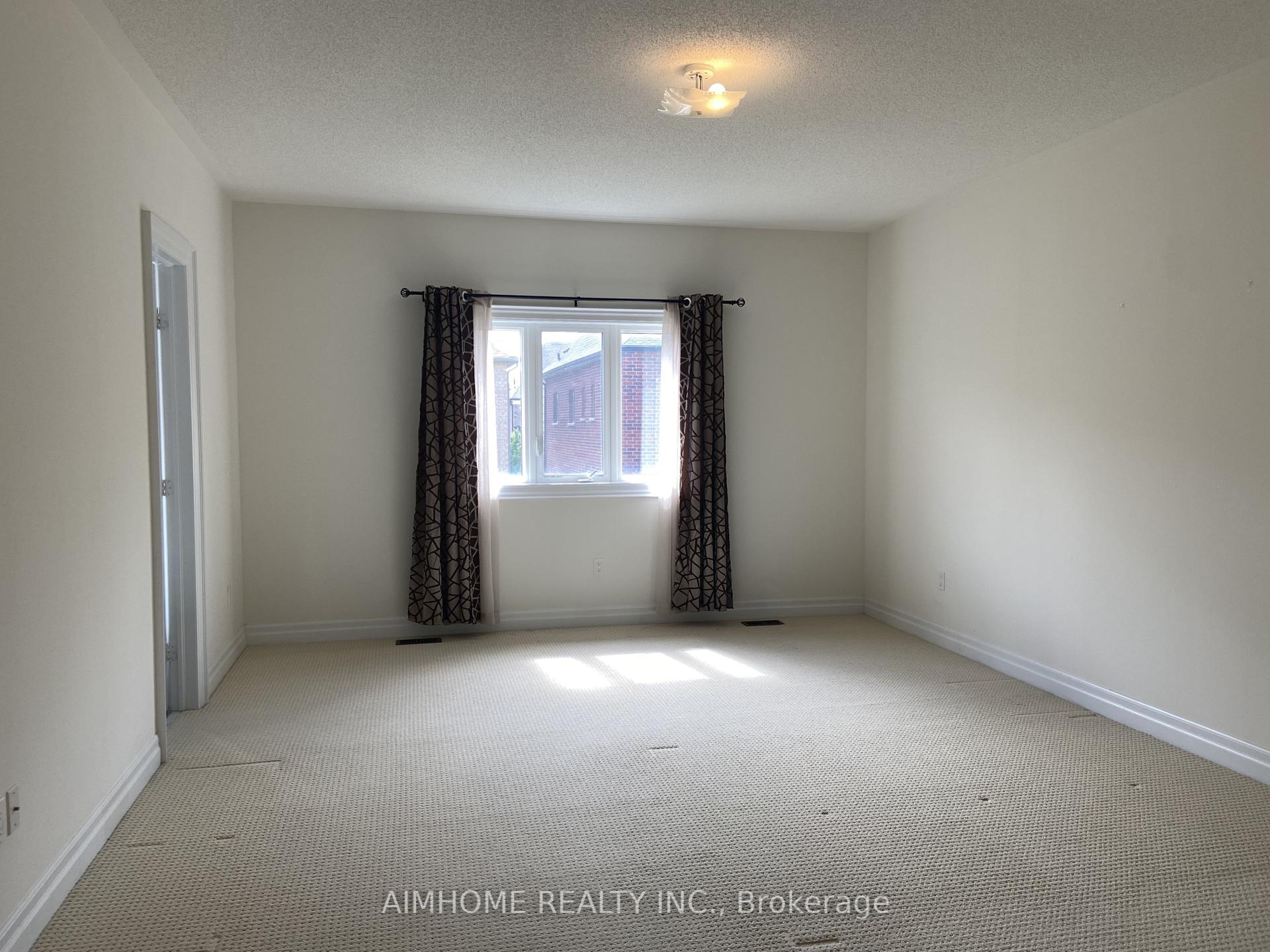Photo 10 of 119 Hackwood Crescent, Aurora, Aurora Grove — HOMEH