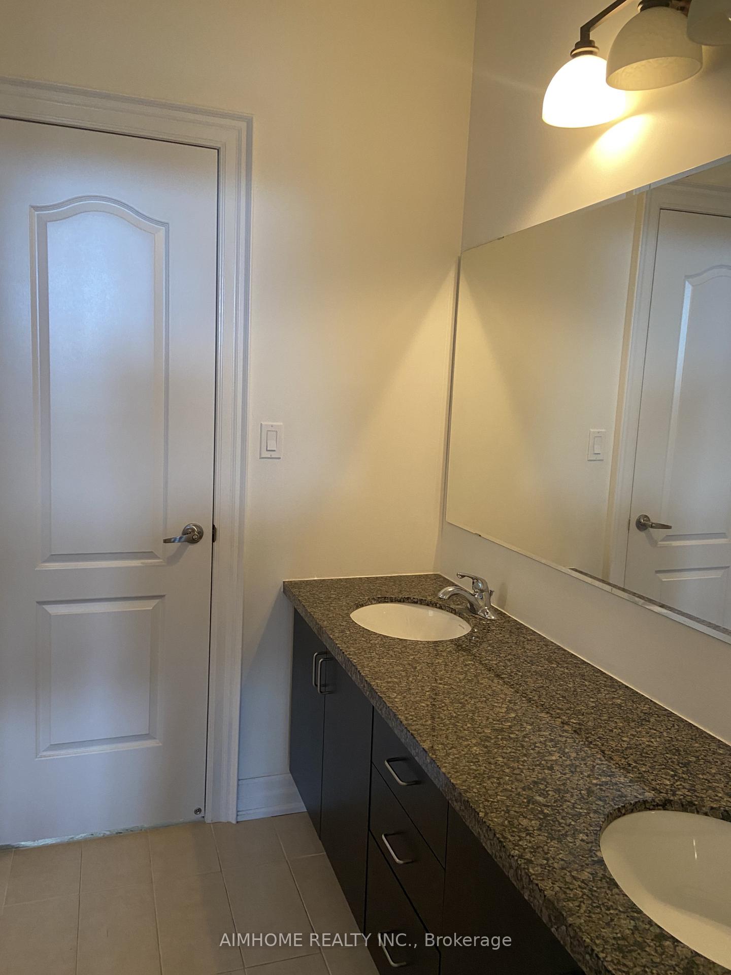 Photo 11 of 119 Hackwood Crescent, Aurora, Aurora Grove — HOMEH